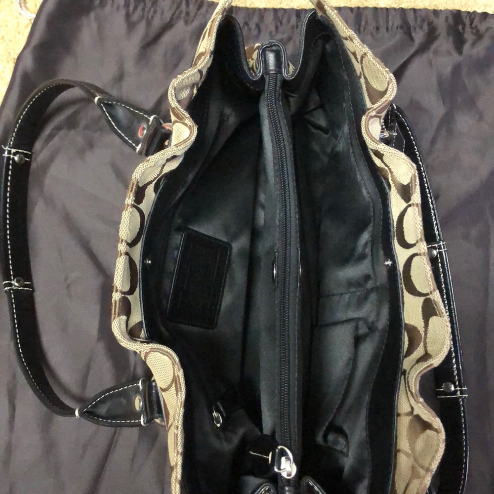 Signature Coach purse - Picture 3 of 3